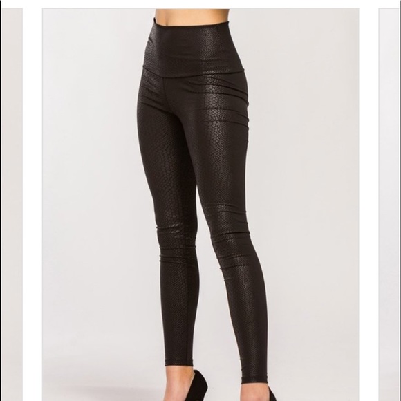 Snakeskin Embossed Leggings - Picture 4 of 7
